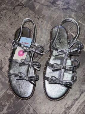 Cat & Jack Girls Silver Metallic Bow Strap Sandals Size 4 Big Girl
